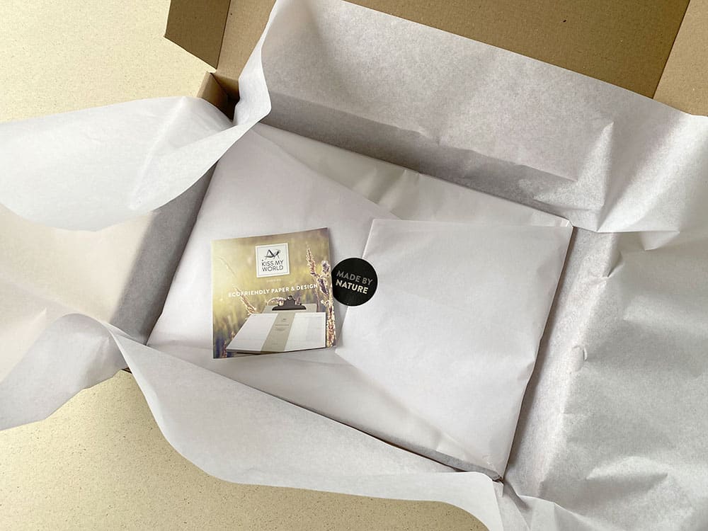 Kiss-My-World Briefpapier-Set aus Graspapier in klimaneutraler Versandverpackung